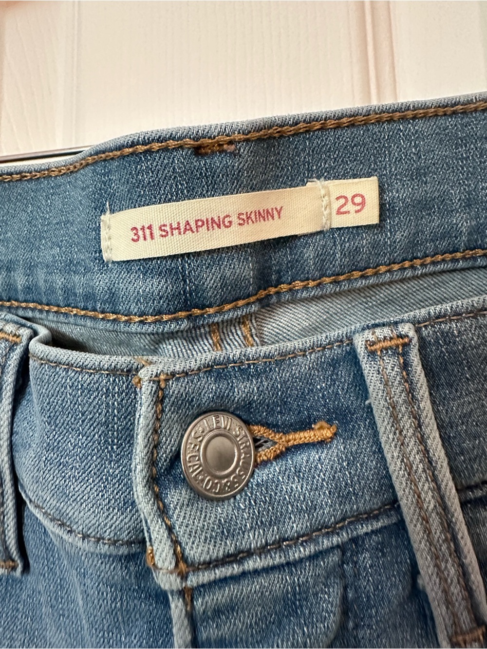 Levi's Light Blue Ankle Jeans with Stud Accents 29x28 - Picture 5 of 5